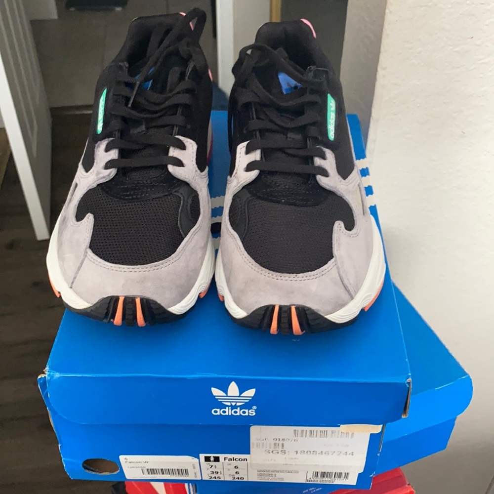 Adidas Falcon